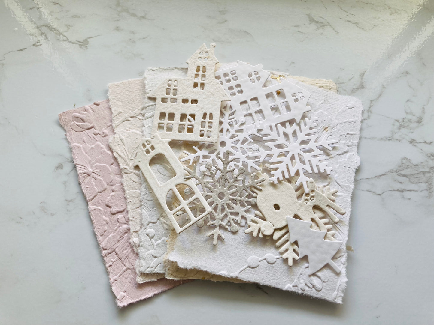 En stock / Thème HIVER - pochette 15 découpes - papier artisanal - handmade paper