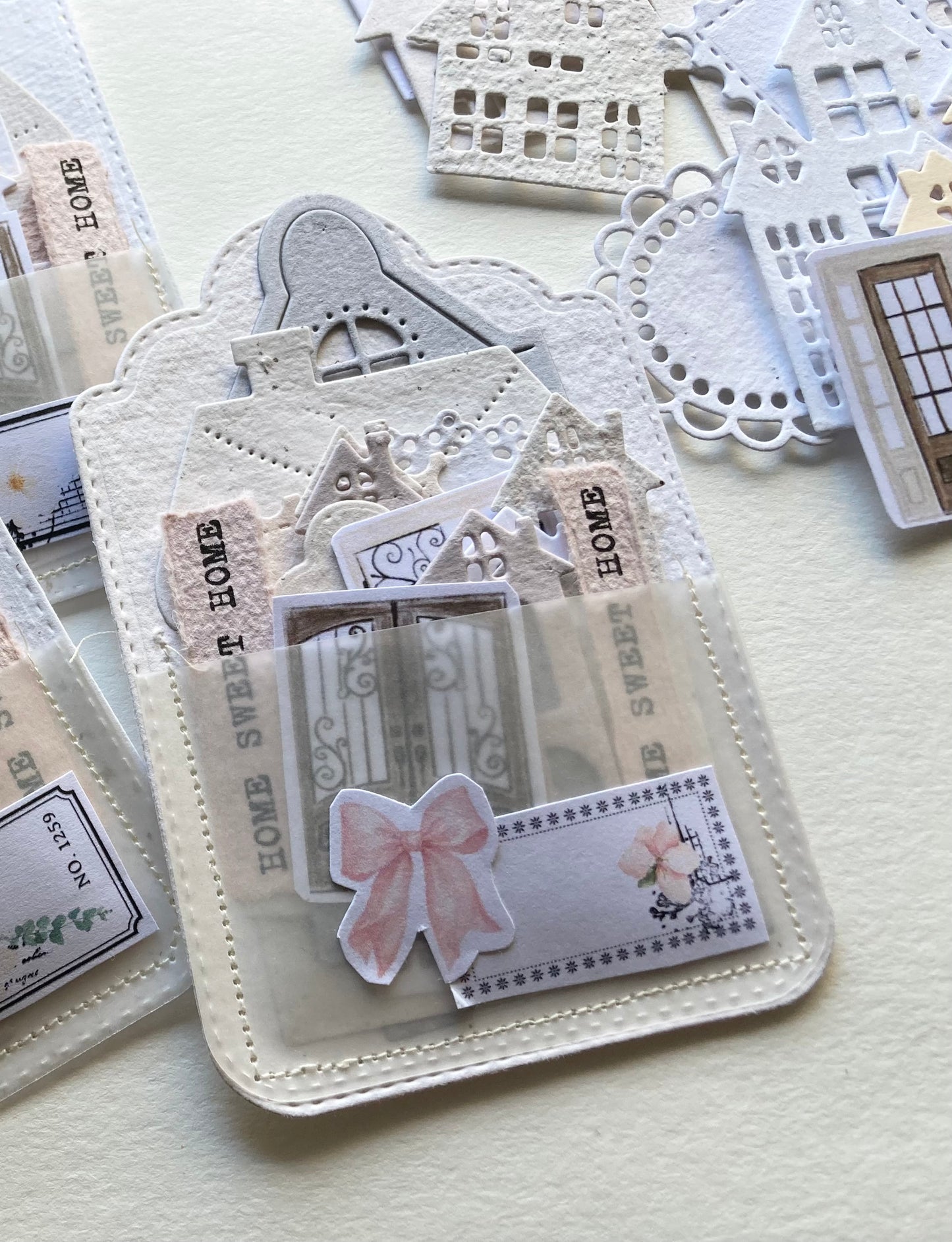 En stock Thème maisons: pochette scrapbooking 15 découpes - papier artisanal - handmade paper