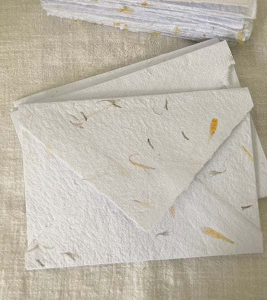 ENVELOPPES avec fleurs C6/ A6 Blanc 250 gsm - Papier fait-main papier artisanal - papeterie