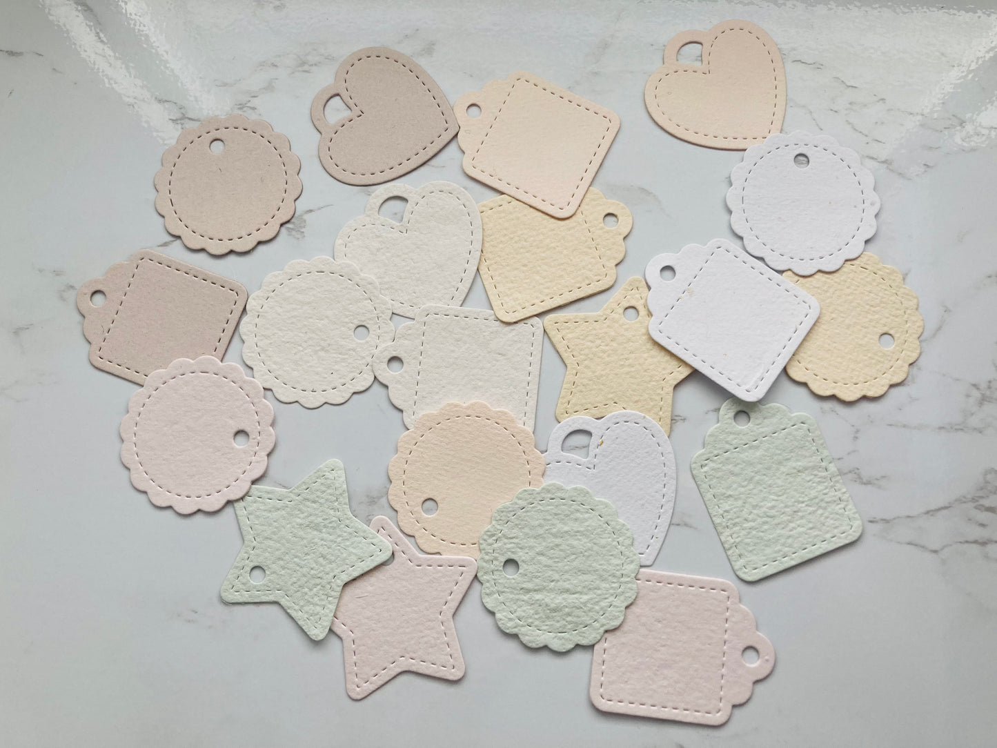 En stock / Lot de 30 étiquettes-  papier artisanal - handmade paper