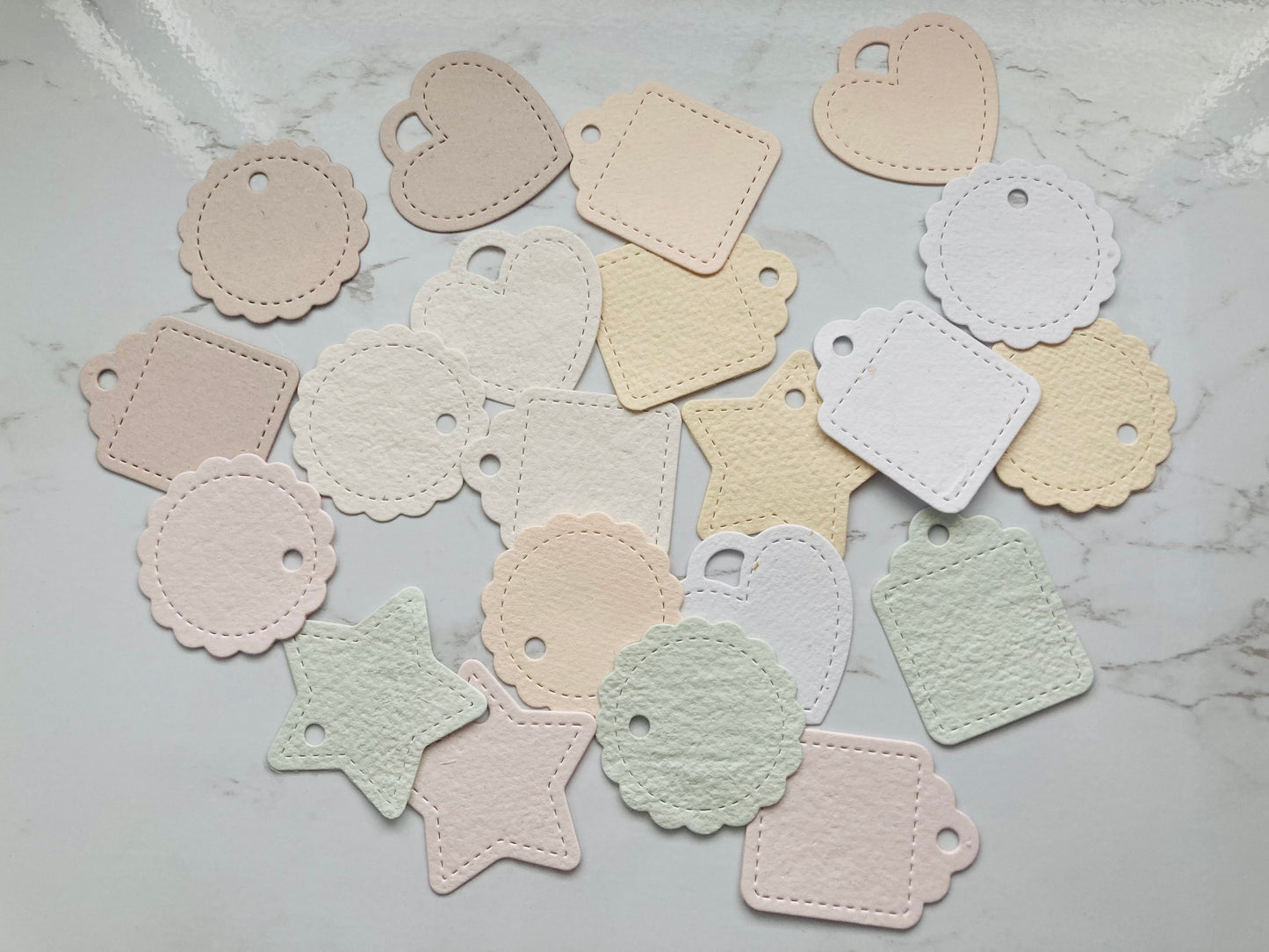 En stock / Lot de 30 étiquettes-  papier artisanal - handmade paper