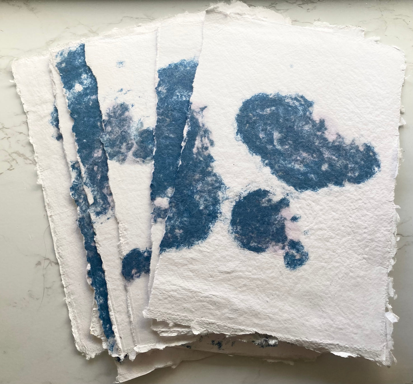 NOUVEAU lot de 5 feuilles A5 - marbré bleu blanc rustique Papier artisanal - papier recyclé fait-main