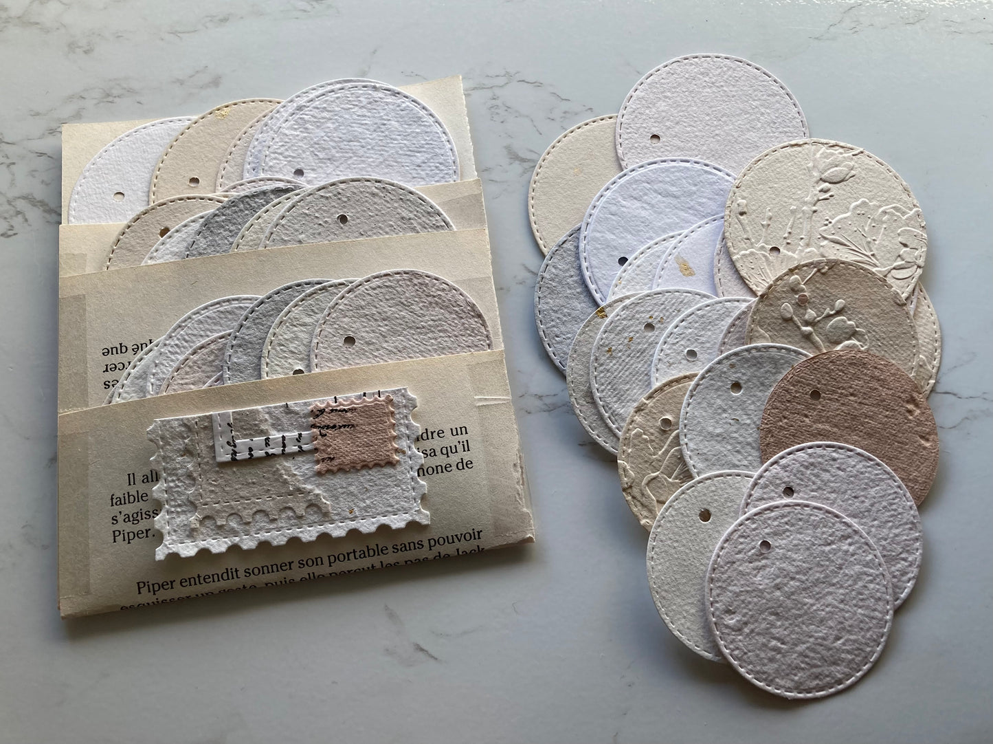 En stock / pochette "ECO LOT" de 20 étiquettes-  papier artisanal - handmade paper