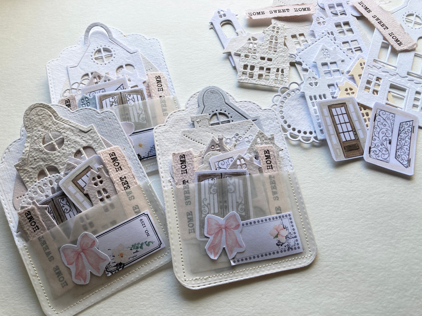 En stock Thème maisons: pochette scrapbooking 15 découpes - papier artisanal - handmade paper
