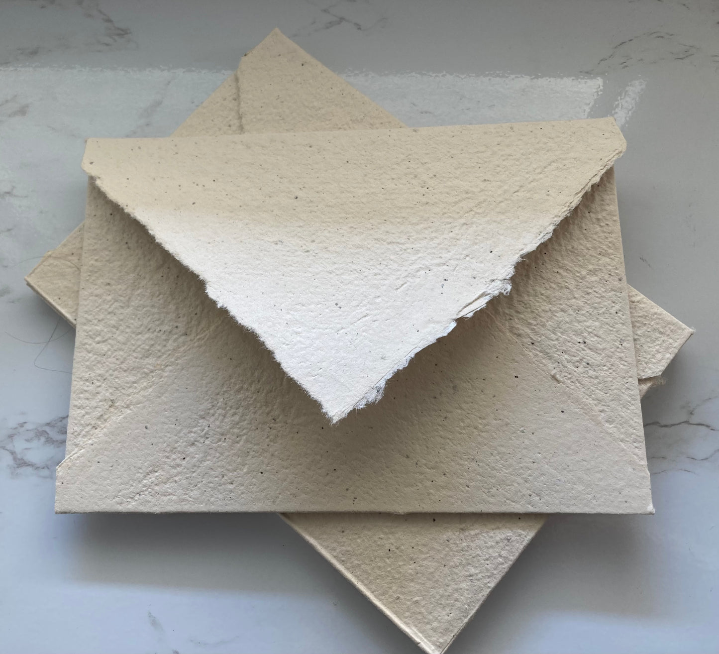 En stock// ENVELOPPES graines de vanille C6/A6  - Papier fait-main papier artisanal - papeterie - vendue à l'unité