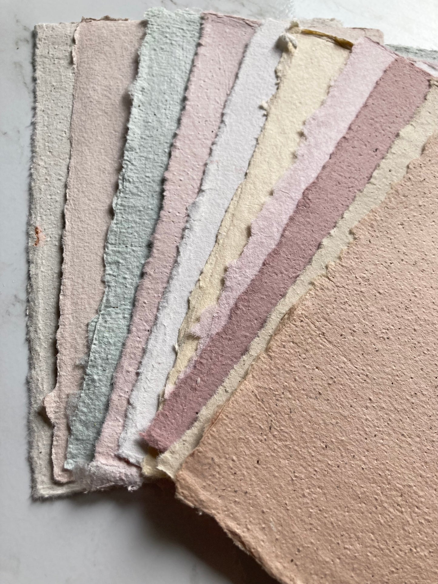 lot de 10 feuilles A6 MIX Papier artisanal - papier recyclé fait-main