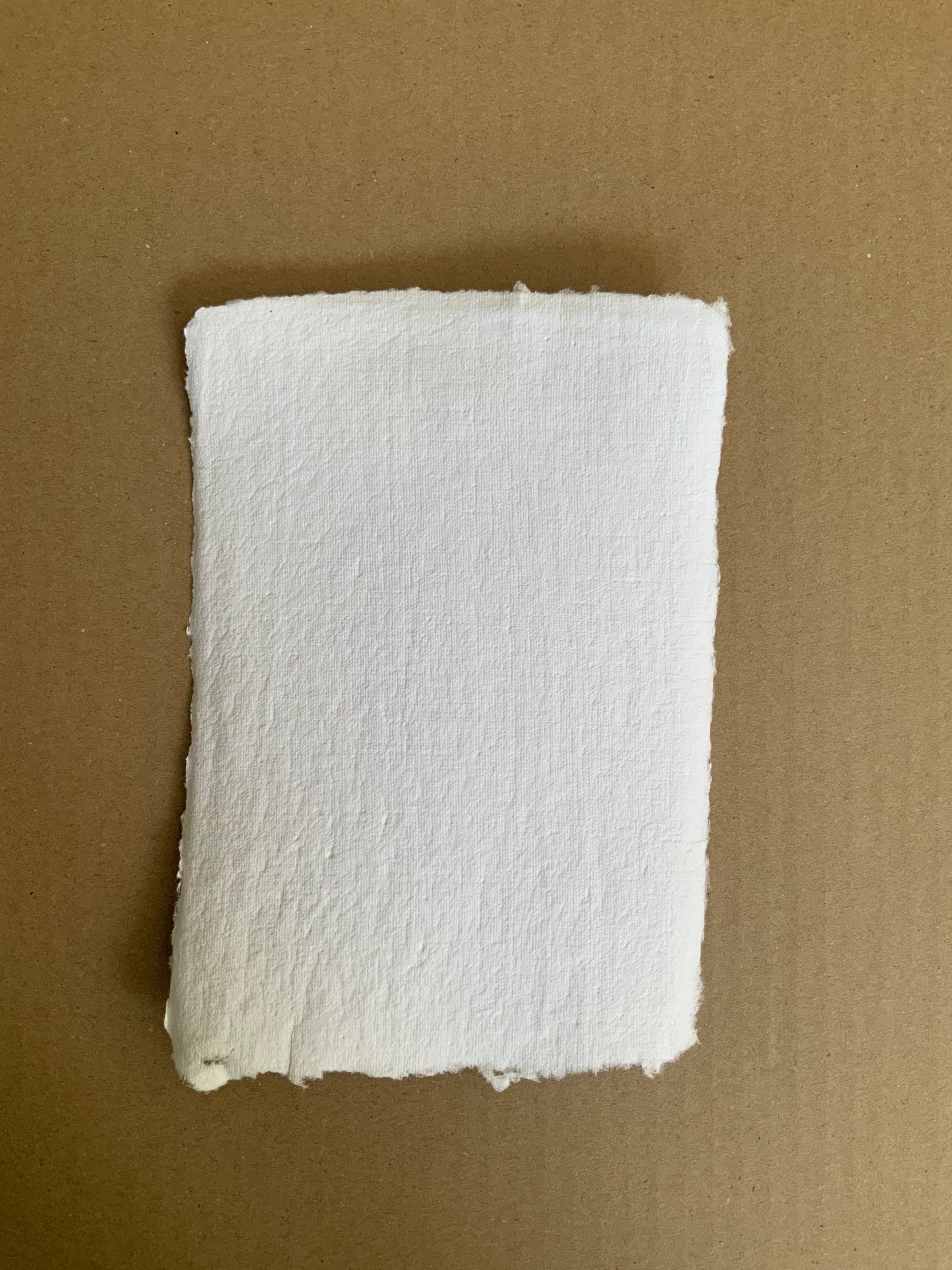 Papier artisanal - papier fait-main - handmade paper