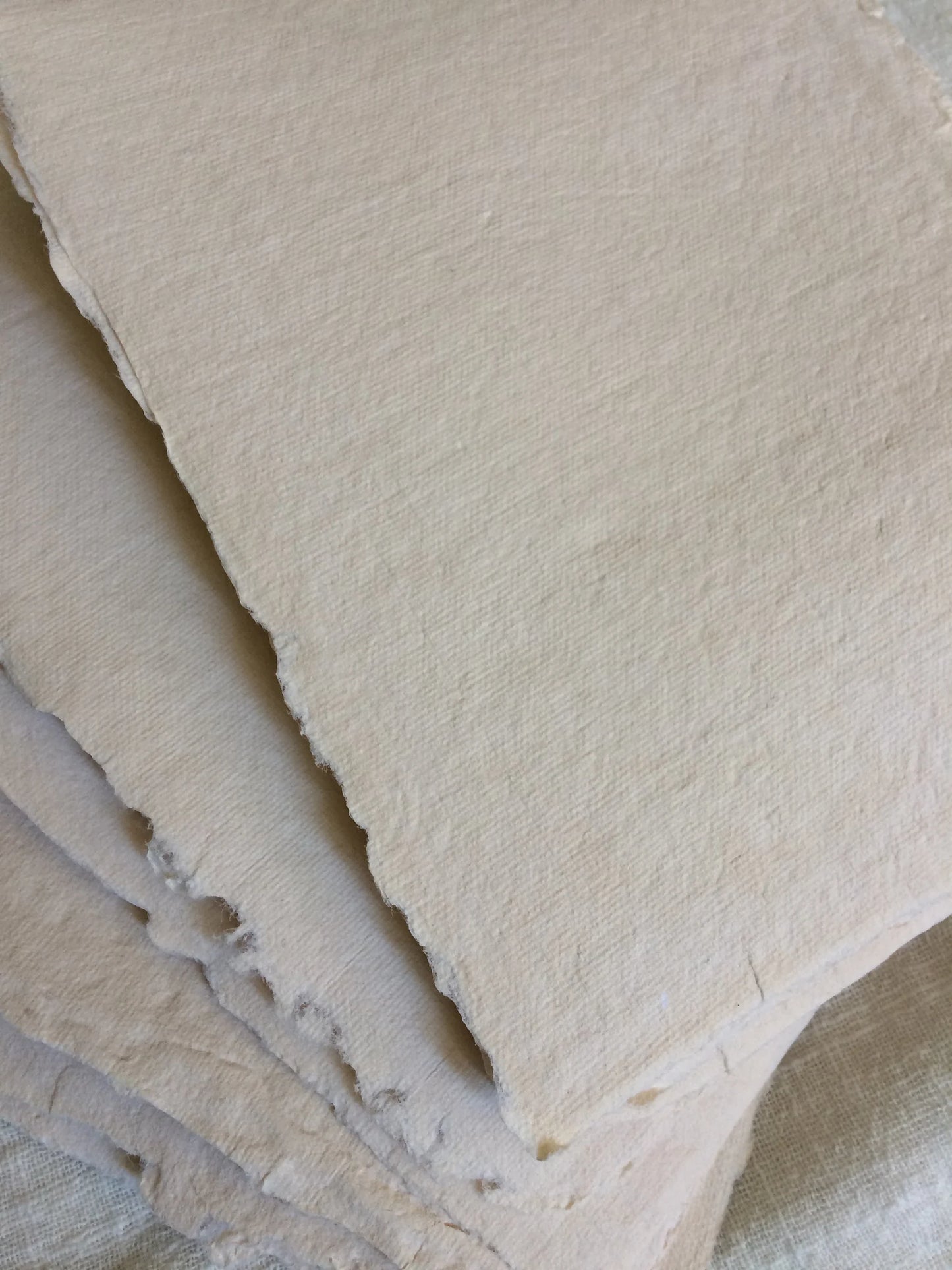 Papier fait-main - handmade paper - papier artisanal