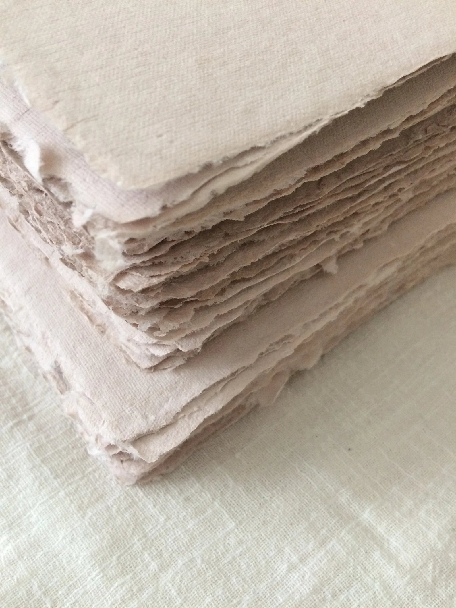 Papier fait-main - handmade paper - papier artisanal