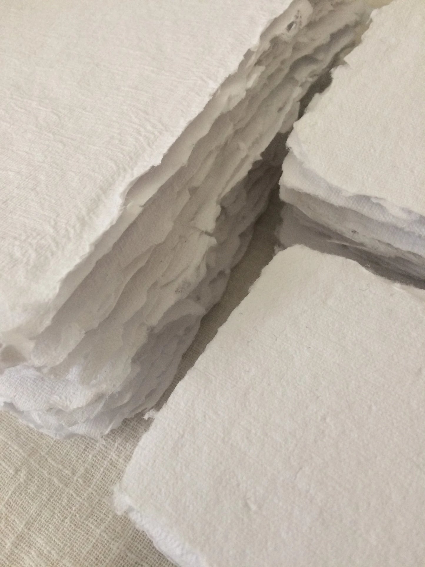 Papier artisanal - papier fait-main - handmade paper