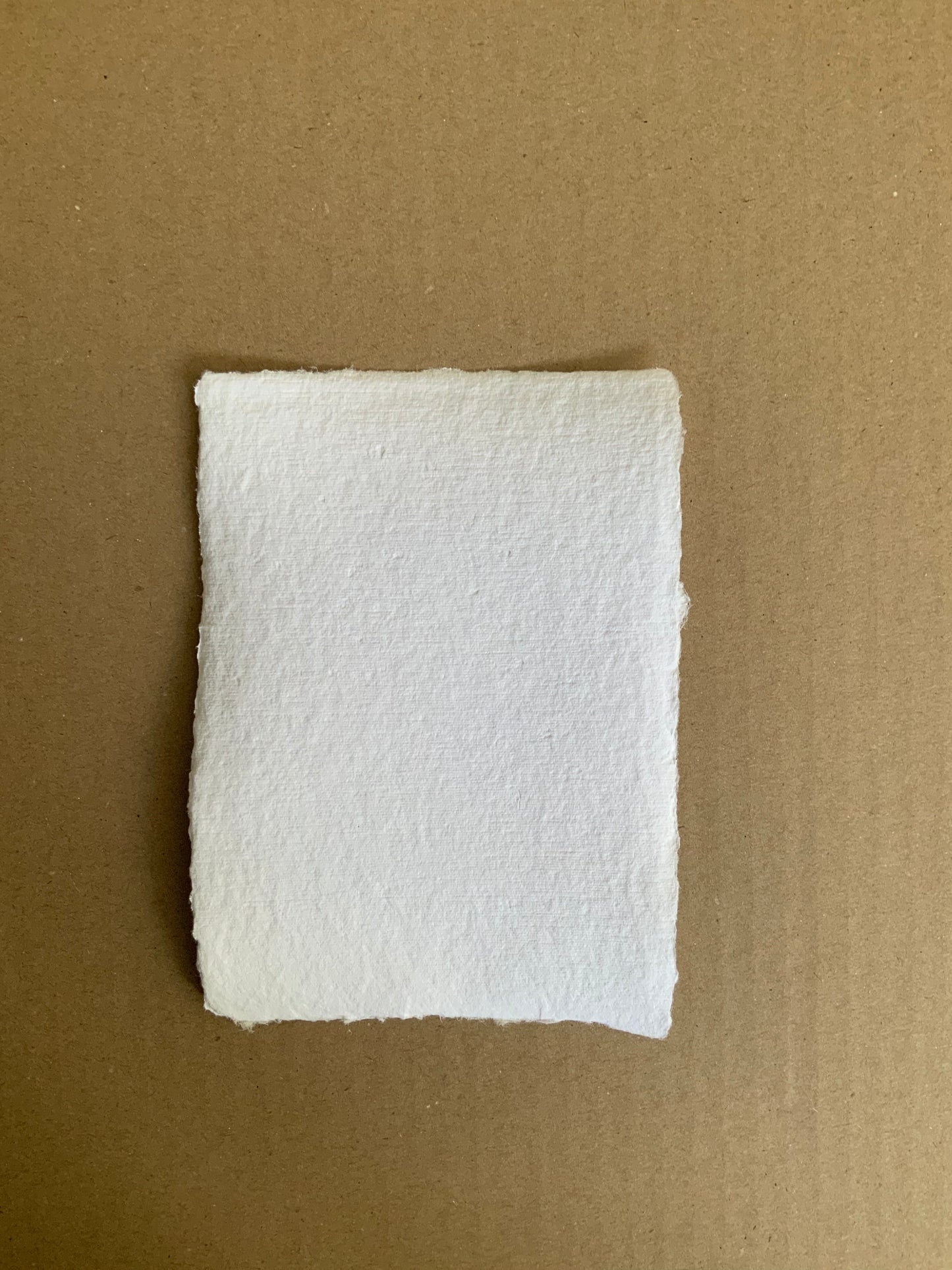 Papier artisanal - papier fait-main - handmade paper